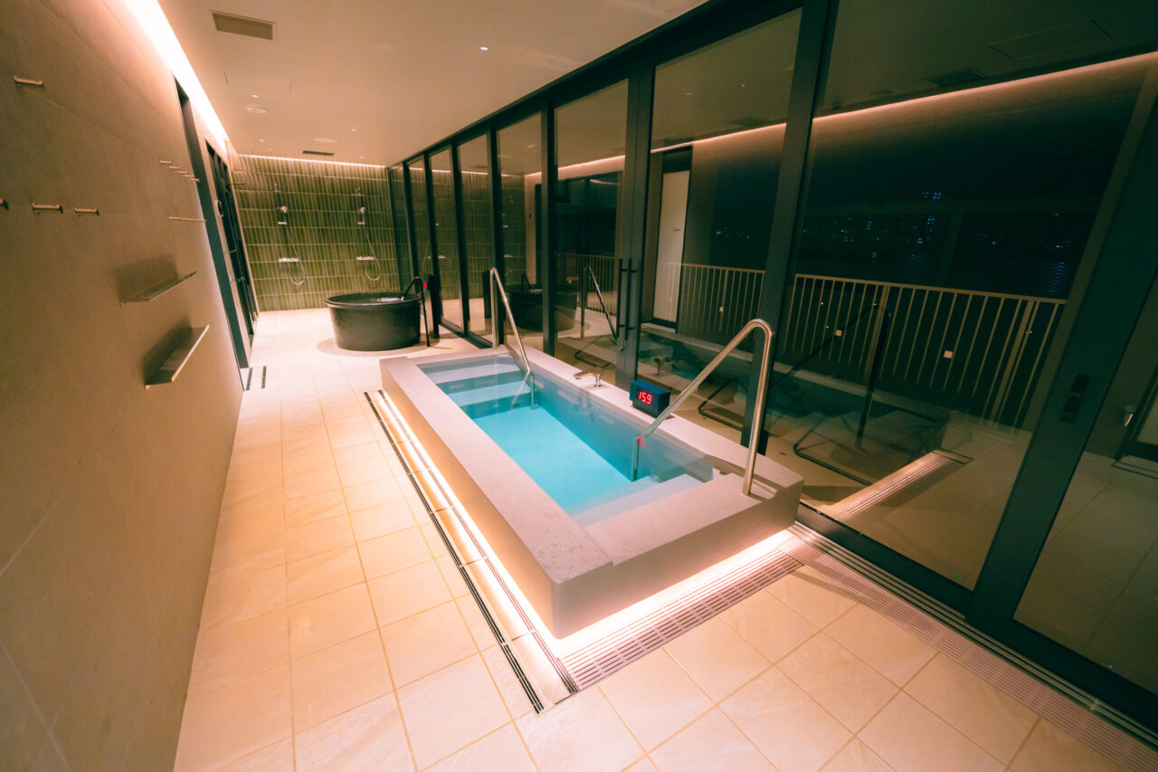 24時まで利用できるFAV LUX宮崎の共用スパ・サウナエリア